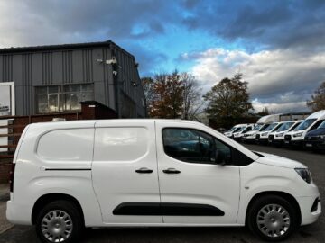 2020 70 VAUXHALL COMBO CARGO 2300 1.5 Turbo D 100ps L2 H1 LWB Sportive Van