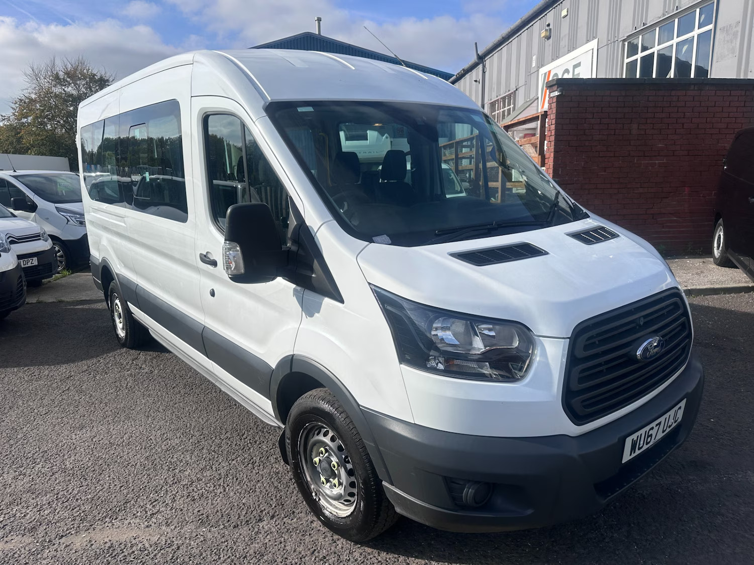 2017 Ford Transit 2.2 TDCi 410 HDT Minibus 5dr Diesel Manual L3 H2 (14 seats)