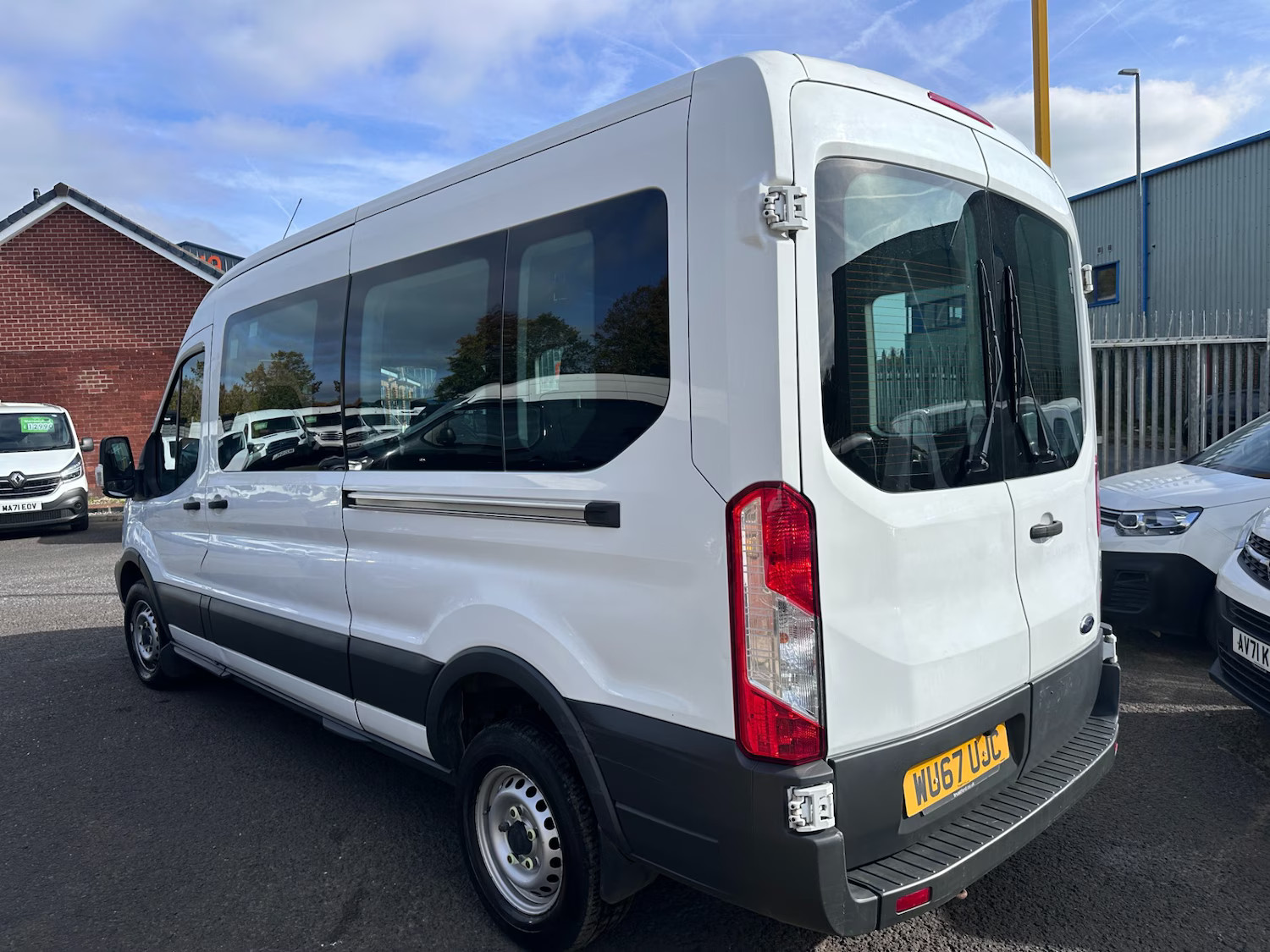 2017 Ford Transit 2.2 TDCi 410 HDT Minibus 5dr Diesel Manual L3 H2 (14 seats)