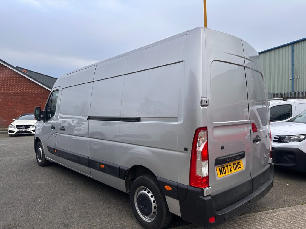 2022 72 Renault Master 2.3 dCi 35 Business Panel Van Manual FWD LWB H2 +VAT