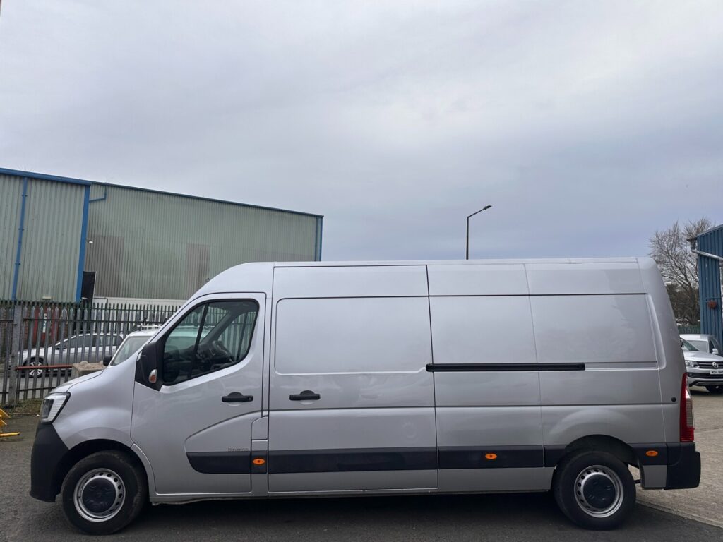 2022 72 Renault Master 2.3 dCi 35 Business Panel Van Manual FWD LWB H2 +VAT