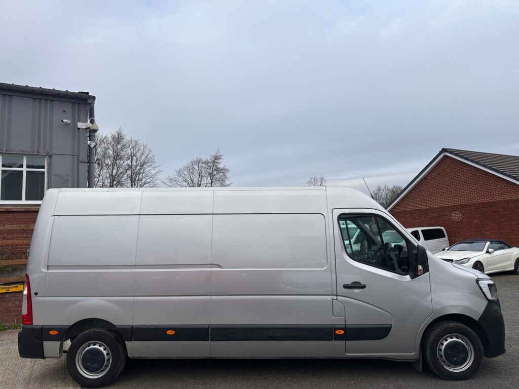2022 72 Renault Master 2.3 dCi 35 Business Panel Van Manual FWD LWB H2 +VAT