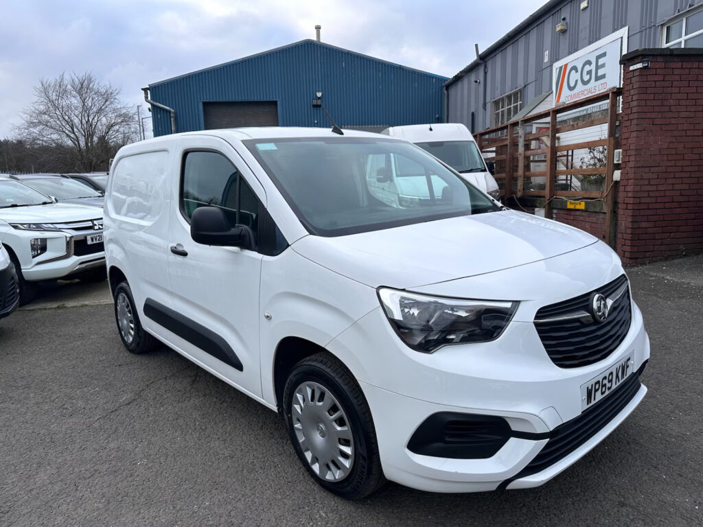 2019 Vauxhall Combo 2300 1.5 Turbo D 100ps H1 Sportive Van PANEL VAN Diesel Manu