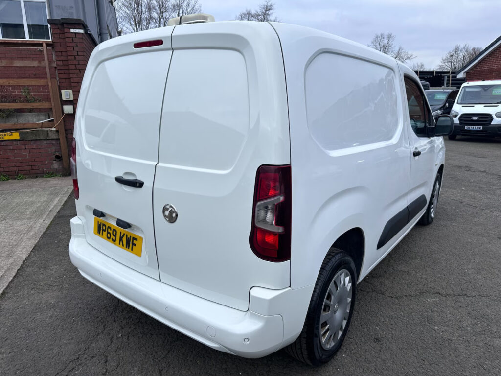 2019 Vauxhall Combo 2300 1.5 Turbo D 100ps H1 Sportive Van PANEL VAN Diesel Manu