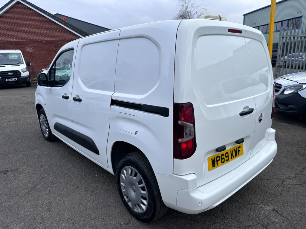 2019 Vauxhall Combo 2300 1.5 Turbo D 100ps H1 Sportive Van PANEL VAN Diesel Manu