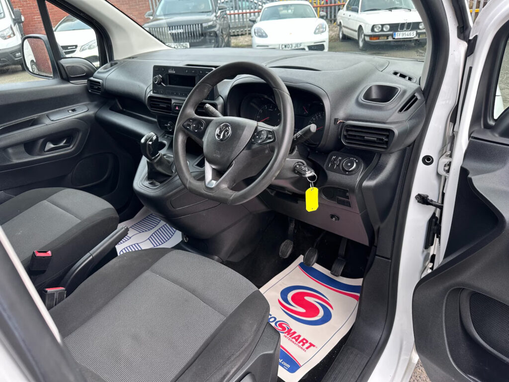 2019 Vauxhall Combo 2300 1.5 Turbo D 100ps H1 Sportive Van PANEL VAN Diesel Manu