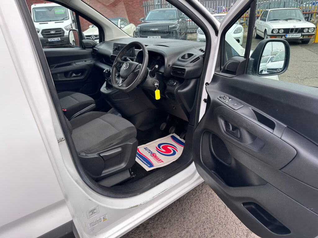 2019 Vauxhall Combo 2300 1.5 Turbo D 100ps H1 Sportive Van PANEL VAN Diesel Manu