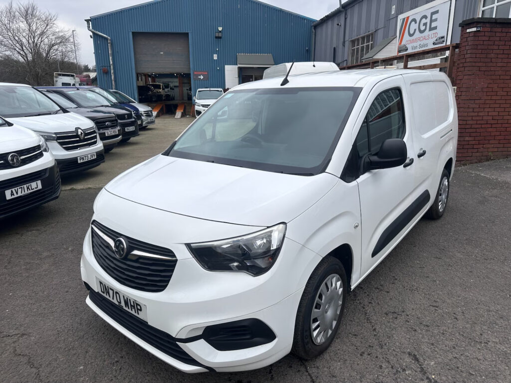 2020 70 Vauxhall Combo 1.5 Turbo D 2300 Sportive Panel Van 4dr Manual L2 H1
