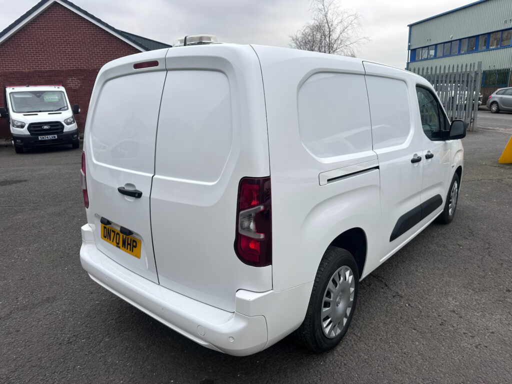 2020 70 Vauxhall Combo 1.5 Turbo D 2300 Sportive Panel Van 4dr Manual L2 H1