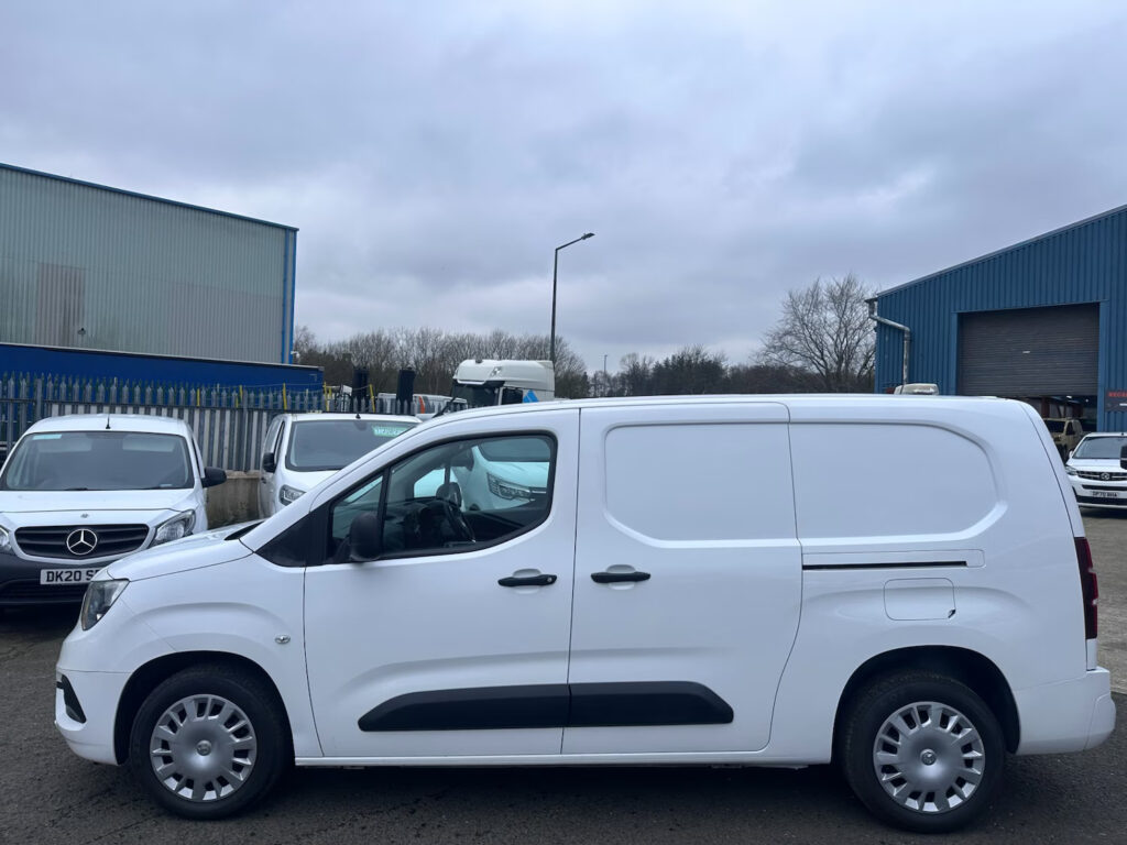 2020 70 Vauxhall Combo 1.5 Turbo D 2300 Sportive Panel Van 4dr Manual L2 H1