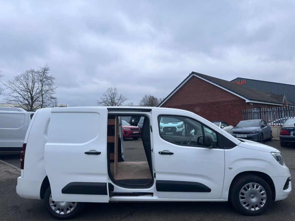2020 70 Vauxhall Combo 1.5 Turbo D 2300 Sportive Panel Van 4dr Manual L2 H1