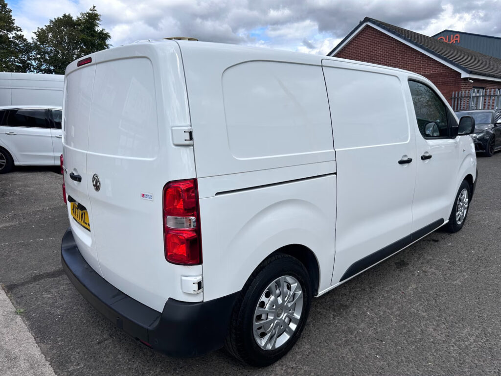 2021 71 VAUXHALL VIVARO 2700 1.5d 120PS Dynamic L1 H1 Van