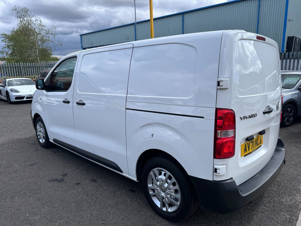 2021 71 VAUXHALL VIVARO 2700 1.5d 120PS Dynamic L1 H1 Van