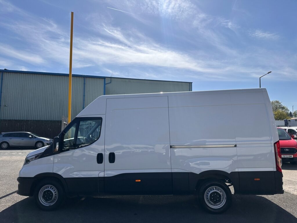 2024 74 Iveco Daily 2.3D HPI 14V 35S 3000 Panel Van 5dr Diesel MWB +VAT