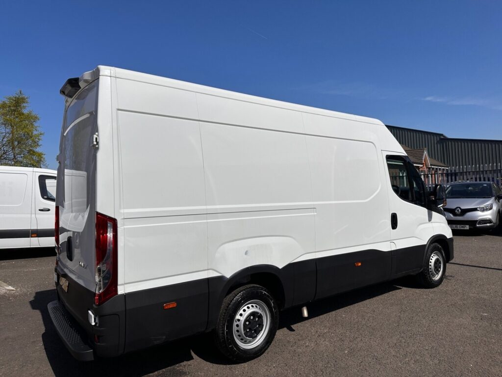 2024 74 Iveco Daily 2.3D HPI 14V 35S 3000 Panel Van 5dr Diesel MWB +VAT