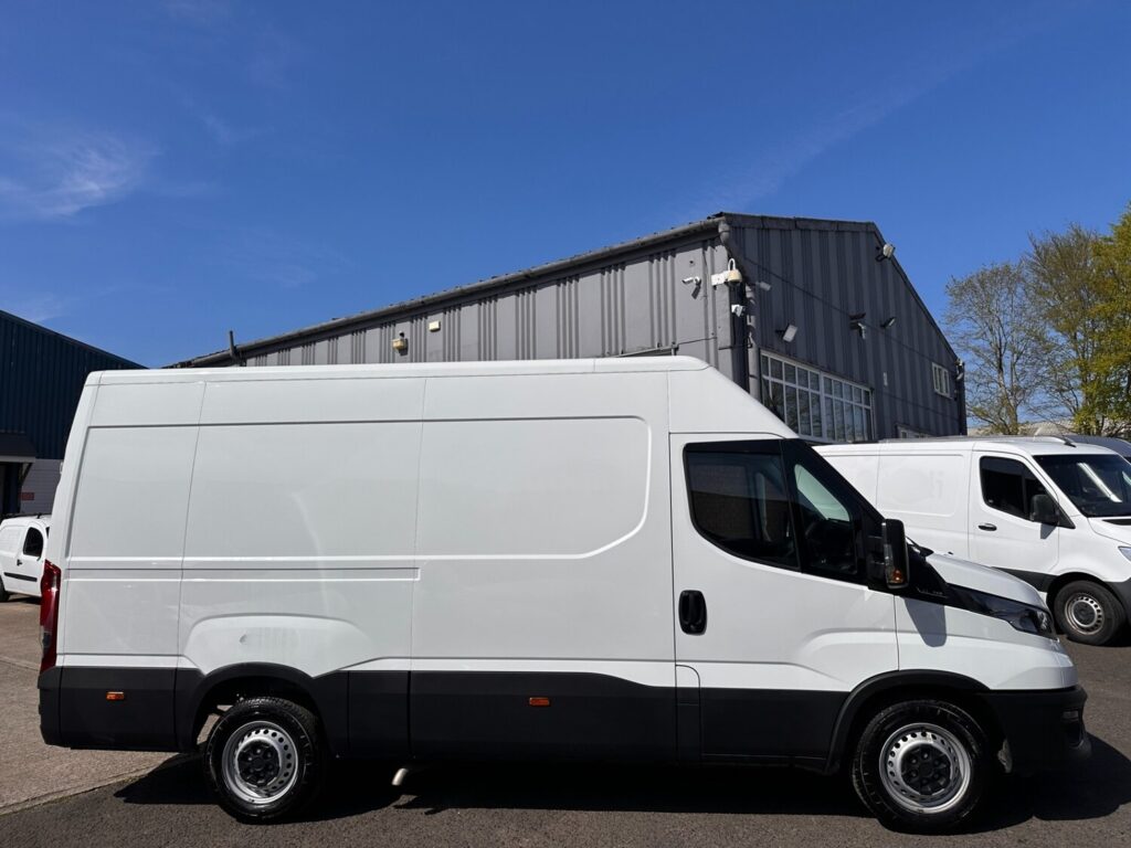 2024 74 Iveco Daily 2.3D HPI 14V 35S 3000 Panel Van 5dr Diesel MWB +VAT