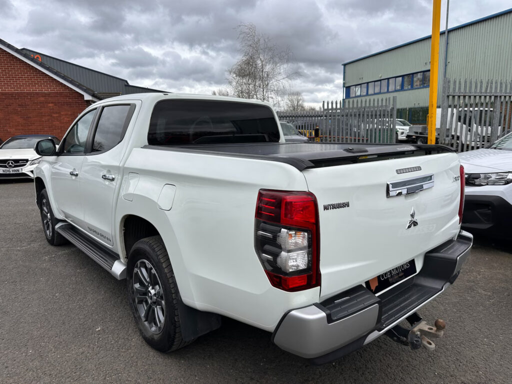 2021 Mitsubishi L200 2.2 DI-D DC Barbarian Pickup Double Cab 4dr Manual 4WD