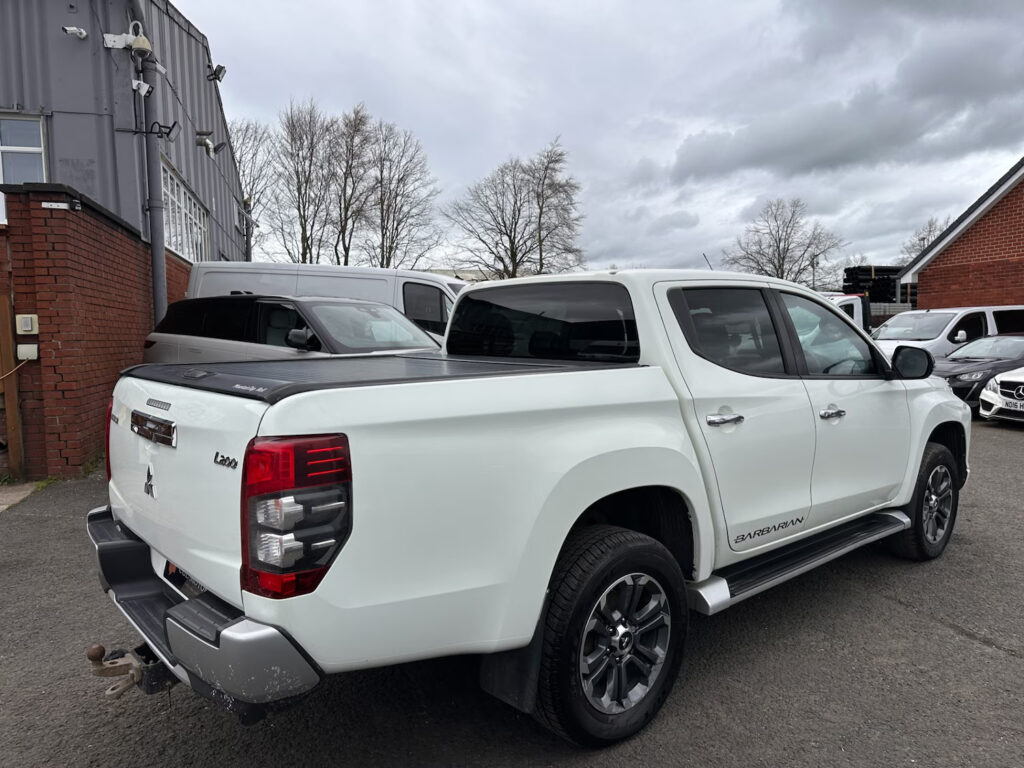 2021 Mitsubishi L200 2.2 DI-D DC Barbarian Pickup Double Cab 4dr Manual 4WD