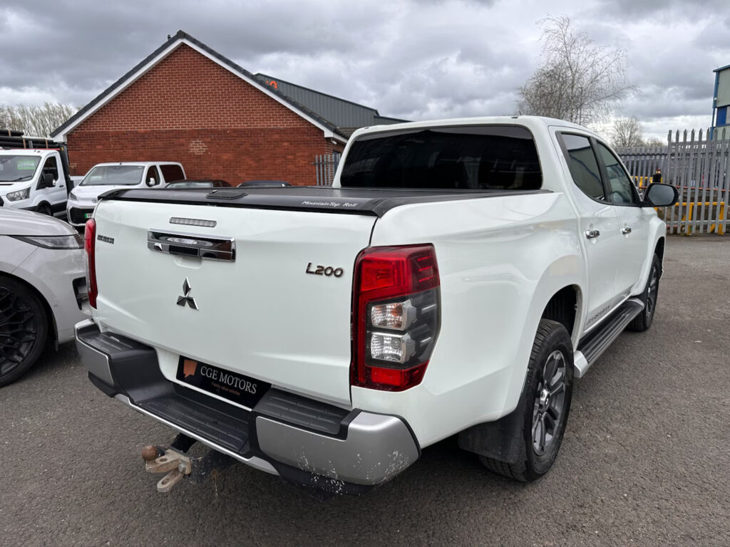 2021 Mitsubishi L200 2.2 DI-D DC Barbarian Pickup Double Cab 4dr Manual 4WD
