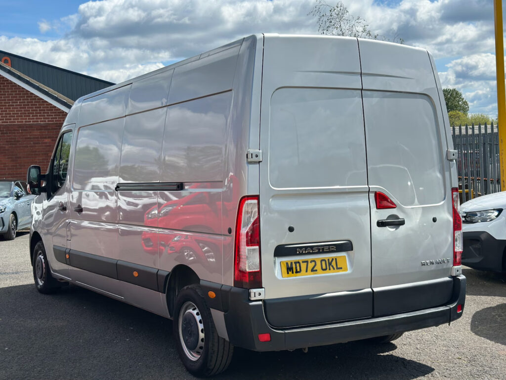 2022 72 Renault Master 2.3 dCi 35 Business Panel Van 4dr FWD LWB Medium Roof