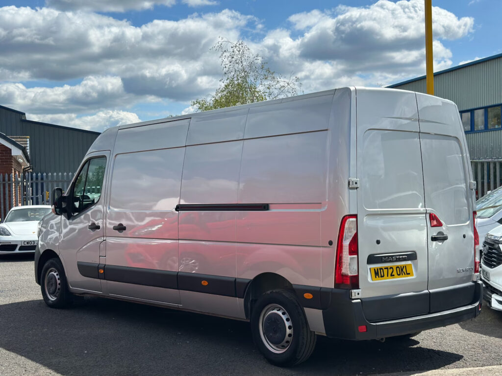 2022 72 Renault Master 2.3 dCi 35 Business Panel Van 4dr FWD LWB Medium Roof