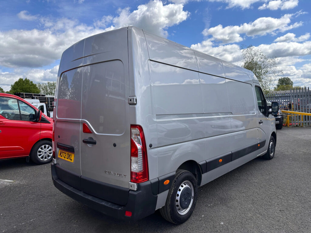 2022 72 Renault Master 2.3 dCi 35 Business Panel Van 4dr FWD LWB Medium Roof