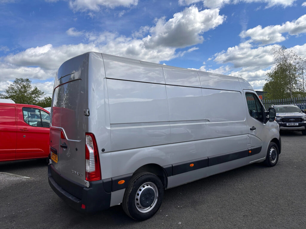 2022 72 Renault Master 2.3 dCi 35 Business Panel Van 4dr FWD LWB Medium Roof