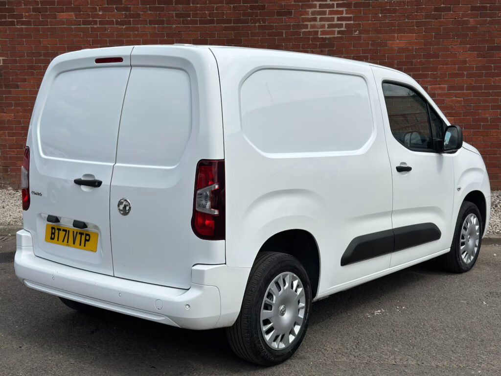 2021 71 Vauxhall Combo 1.5 Turbo D 2300 Sportive Panel Van 3 SEATS *NO VAT*