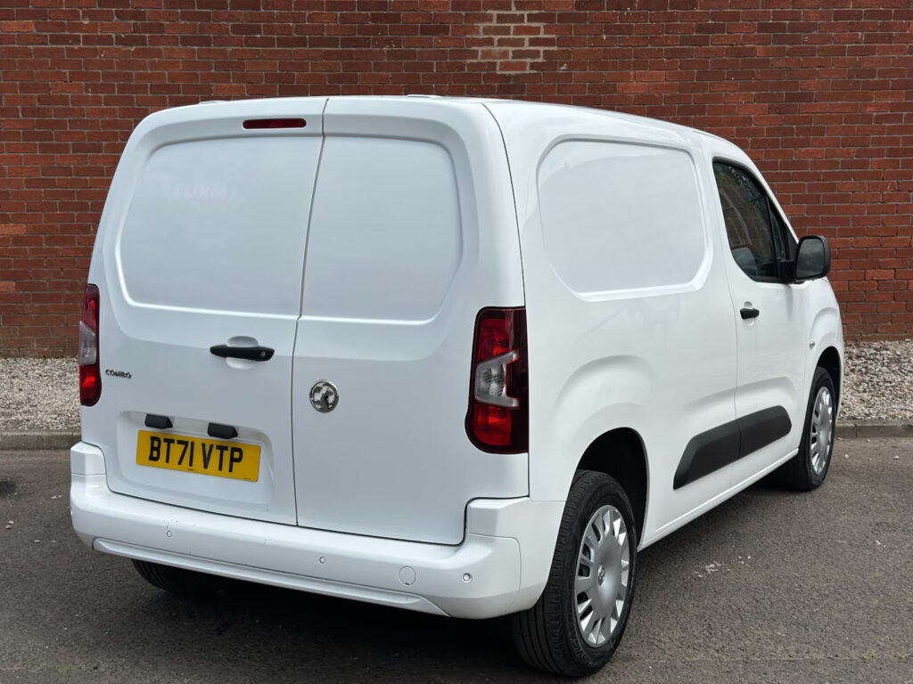 2021 71 Vauxhall Combo 1.5 Turbo D 2300 Sportive Panel Van 3 SEATS *NO VAT*