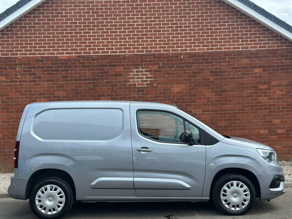 2023 Vauxhall Combo 1.5 Turbo D 2300 Pro L1 H1 Euro 6 5dr 3 SEATS *NO VAT*