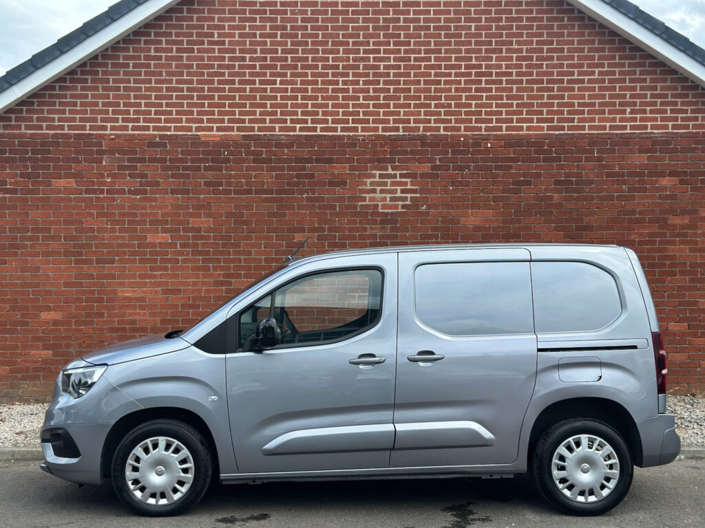 2023 Vauxhall Combo 1.5 Turbo D 2300 Pro L1 H1 Euro 6 5dr 3 SEATS *NO VAT*