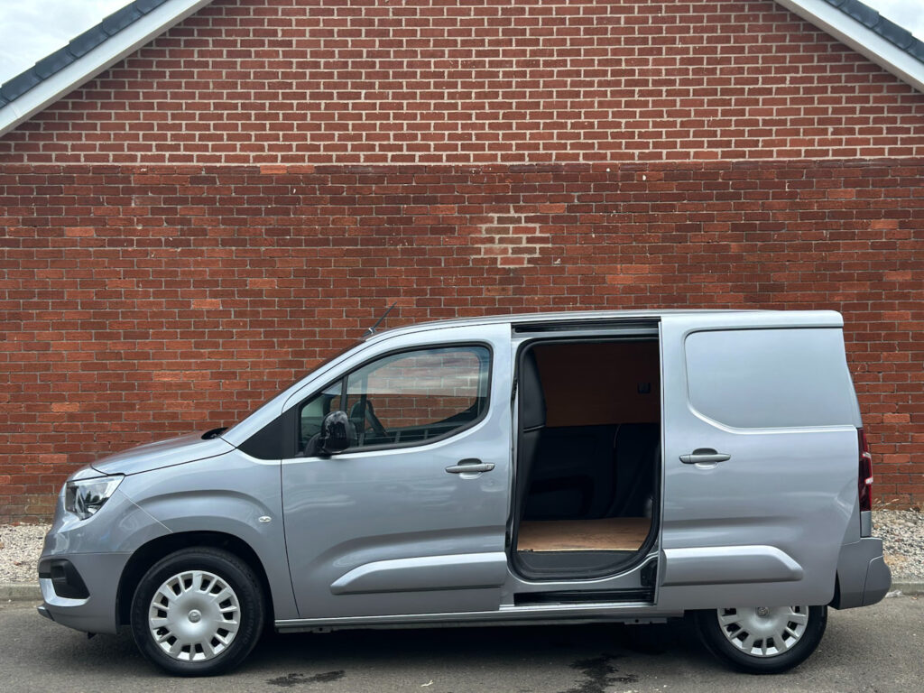 2023 Vauxhall Combo 1.5 Turbo D 2300 Pro L1 H1 Euro 6 5dr 3 SEATS *NO VAT*