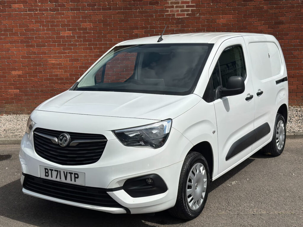 2021 71 Vauxhall Combo 1.5 Turbo D 2300 Sportive Panel Van 3 SEATS *NO VAT*