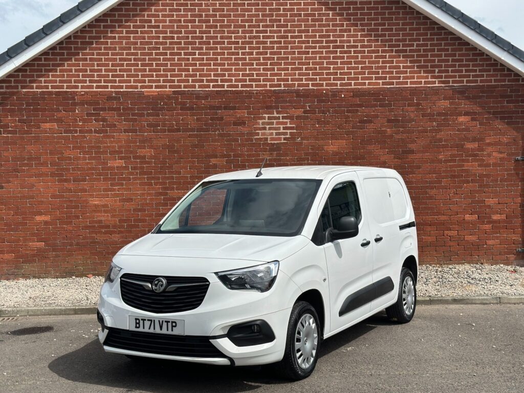 2021 71 Vauxhall Combo 1.5 Turbo D 2300 Sportive Panel Van 3 SEATS *NO VAT*