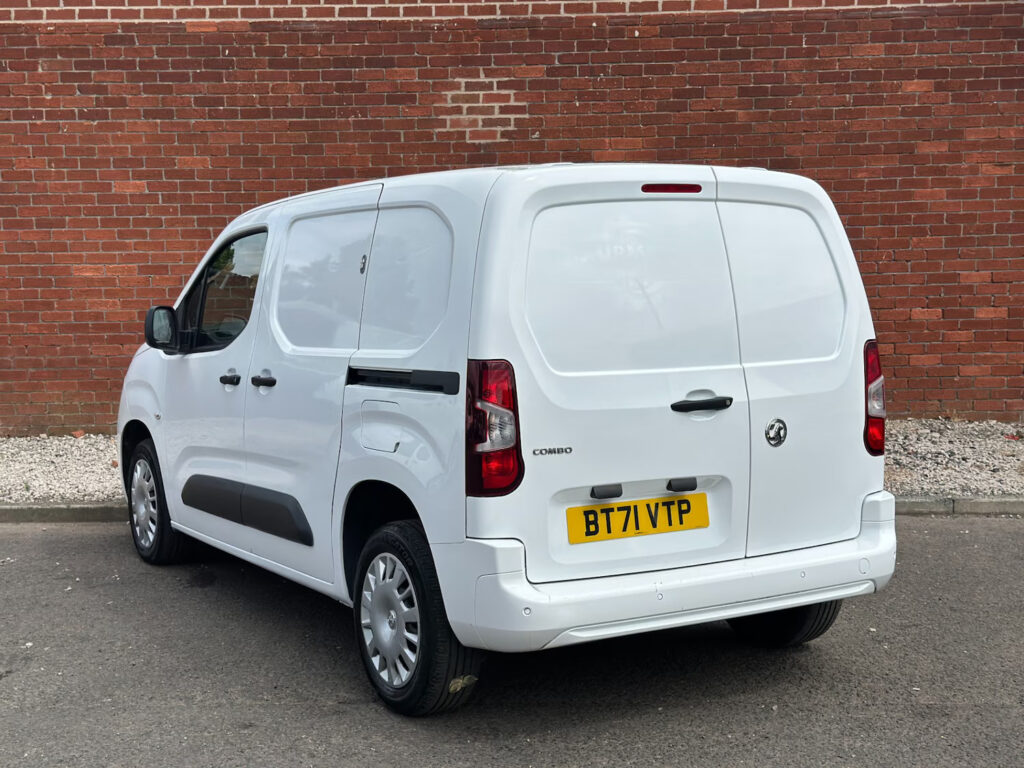 2021 71 Vauxhall Combo 1.5 Turbo D 2300 Sportive Panel Van 3 SEATS *NO VAT*