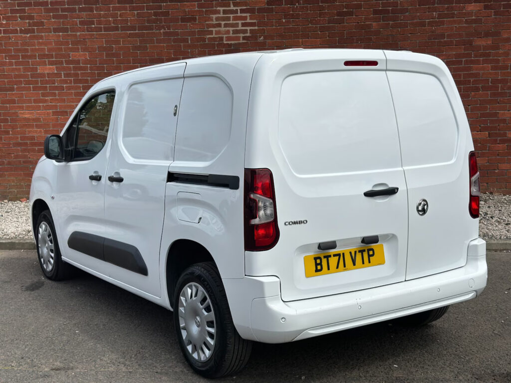 2021 71 Vauxhall Combo 1.5 Turbo D 2300 Sportive Panel Van 3 SEATS *NO VAT*
