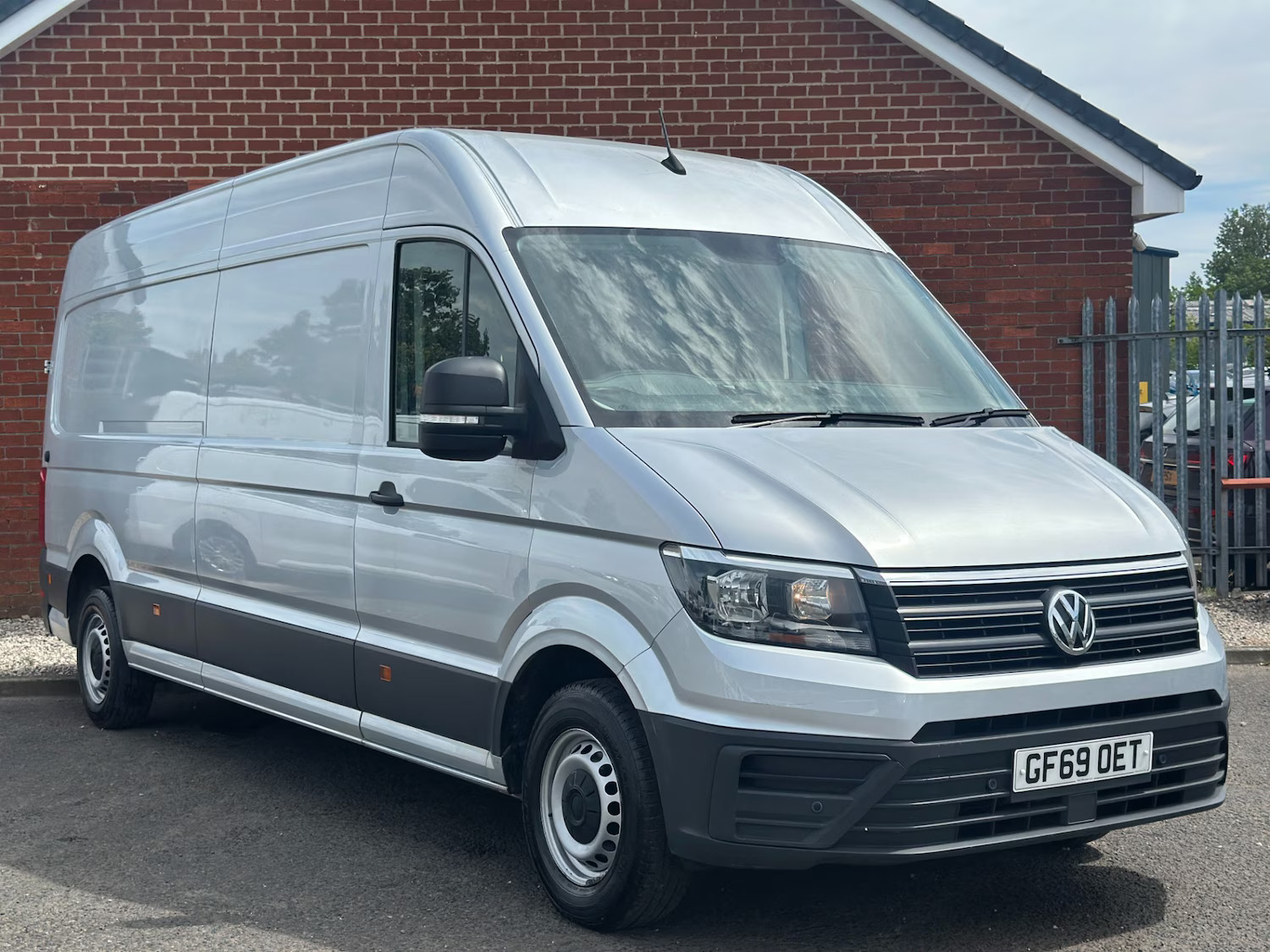Volkswagen Crafter 2.0 TDI CR35 Trendline 177ps RWD LWB High Roof Euro 6 *SILVER