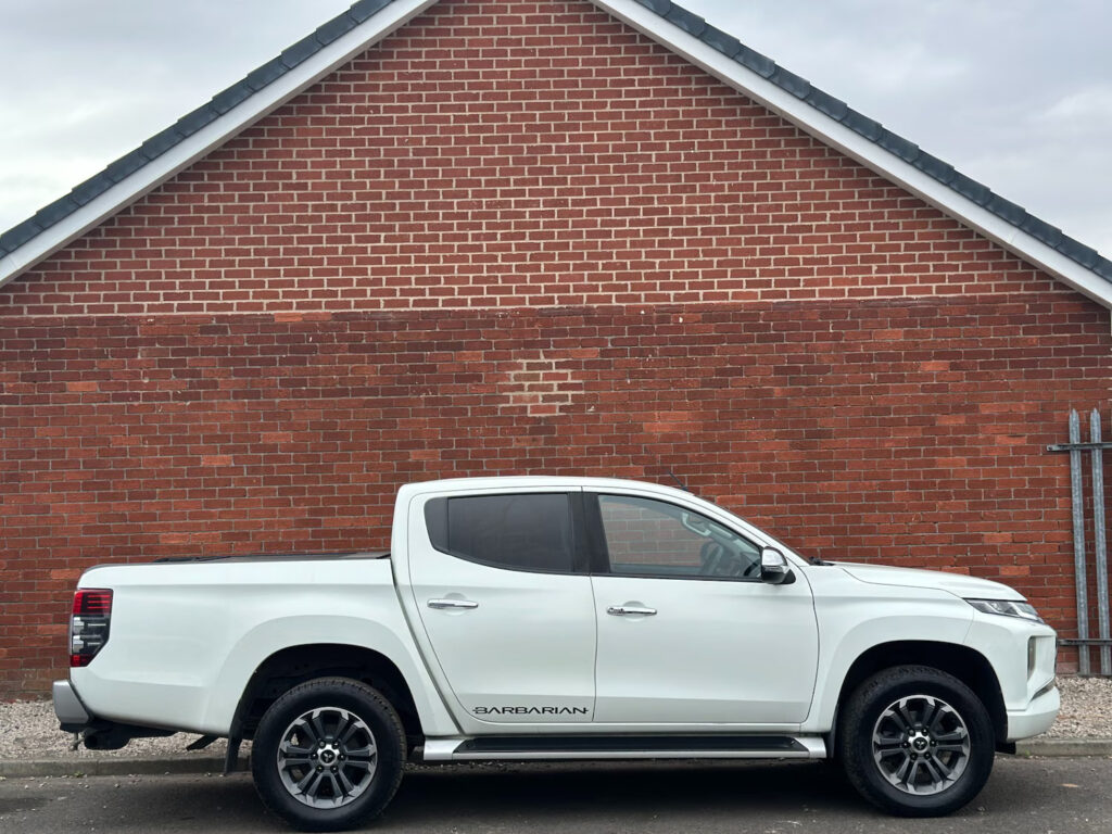 2021 Mitsubishi L200 2.2 DI-D DC Barbarian Pickup Double Cab Diesel Manual