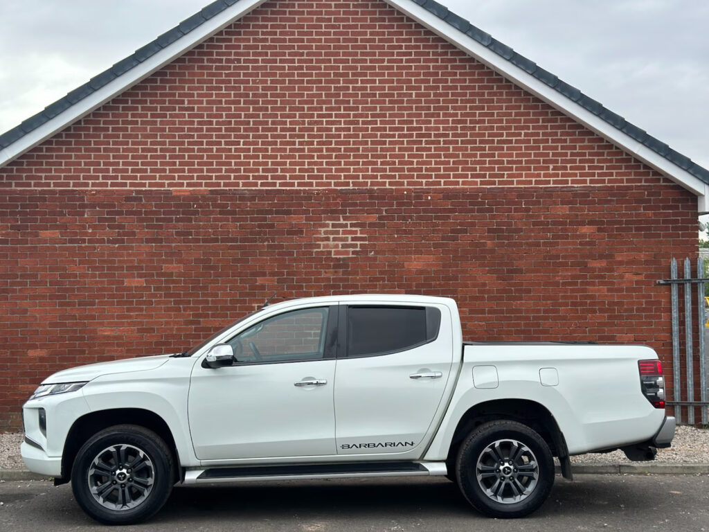 2021 Mitsubishi L200 2.2 DI-D DC Barbarian Pickup Double Cab Diesel Manual