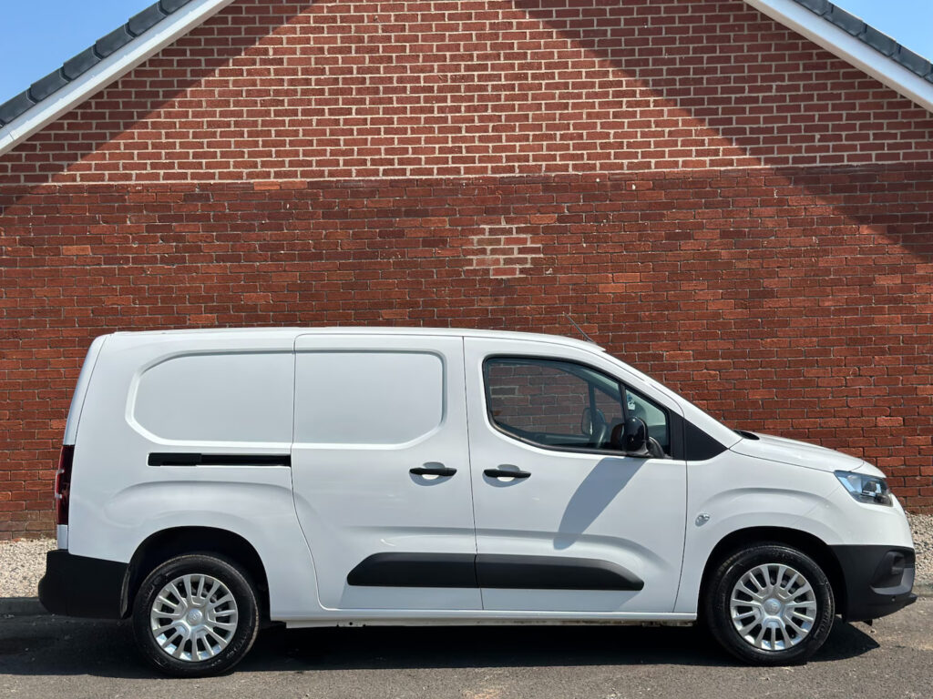 2022 72 Toyota PROACE CITY 1.5 BlueHDi Icon Long Panel Van LWB Euro 6 *3 SEATS*