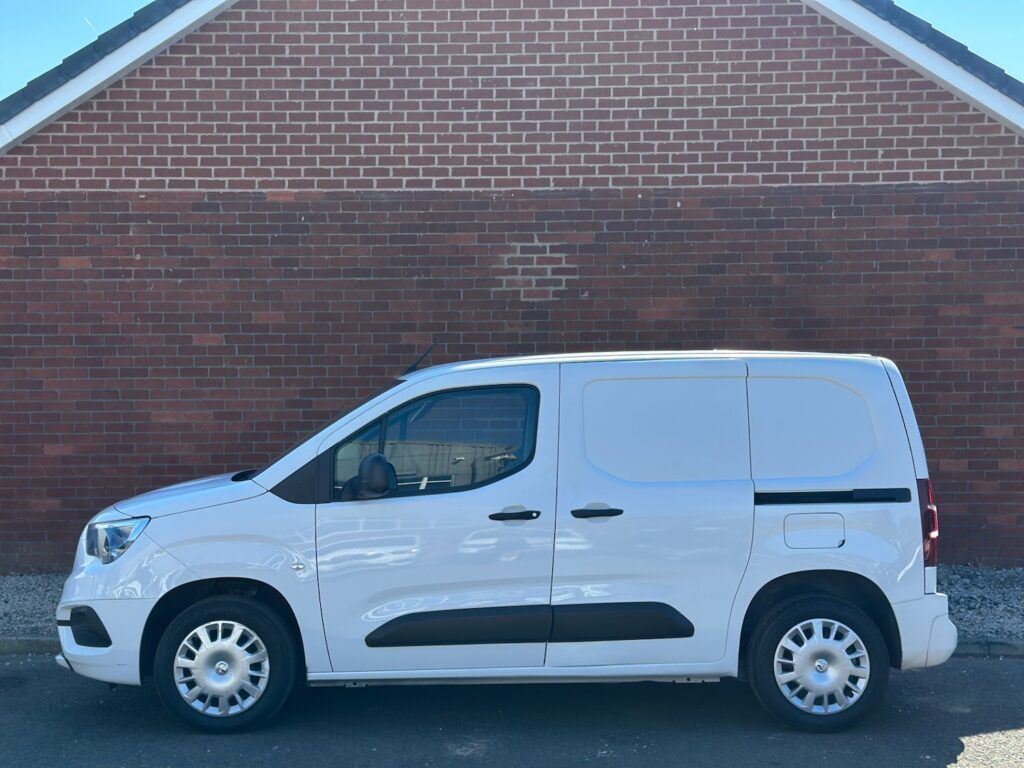 2022 72 Vauxhall Combo 1.5 Turbo D 2000 Sportive Panel Van 5dr Manual L1 *NO VAT