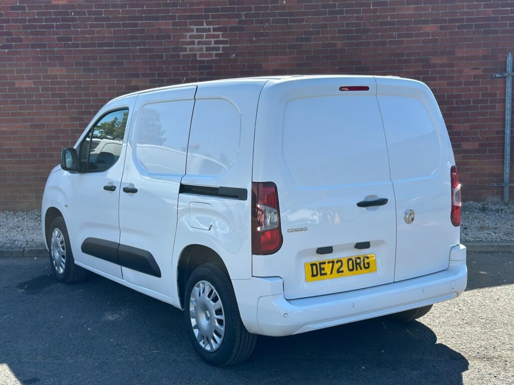 2022 72 Vauxhall Combo 1.5 Turbo D 2000 Sportive Panel Van 5dr Manual L1 *NO VAT