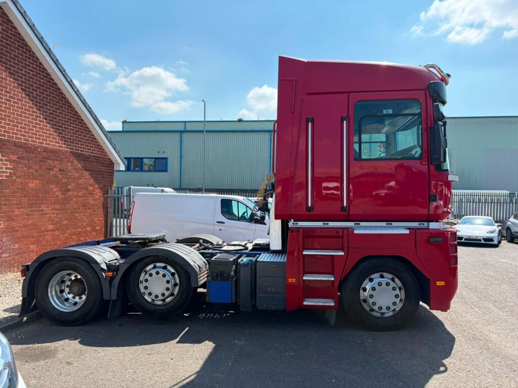 2012 RENAULT MAGNUM 520 6x2 TRACTOR UNIT RED