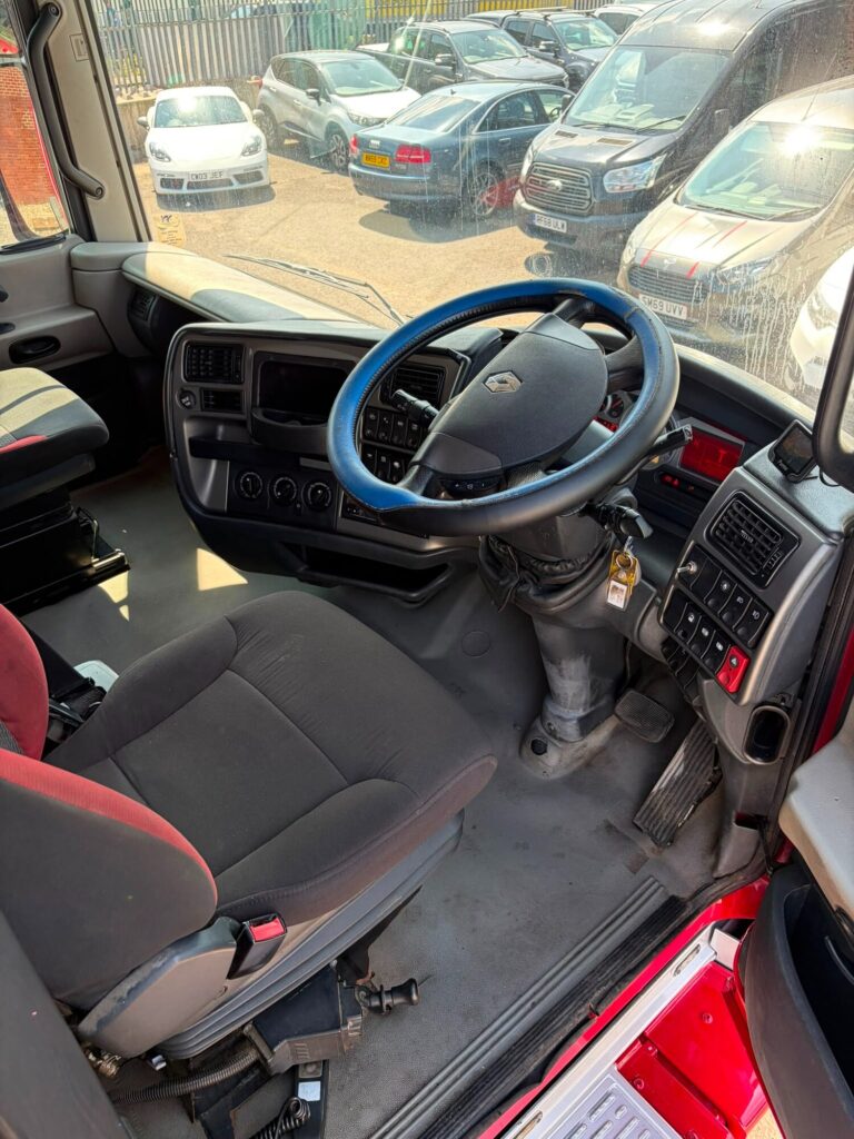 2012 RENAULT MAGNUM 520 6x2 TRACTOR UNIT RED