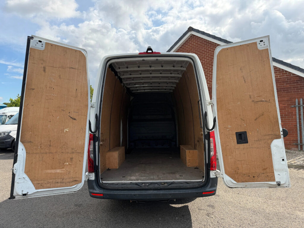 2020 70 Mercedes-Benz Sprinter 2.0 317 CDI Premium G-Tronic RWD L3 H2 +VAT